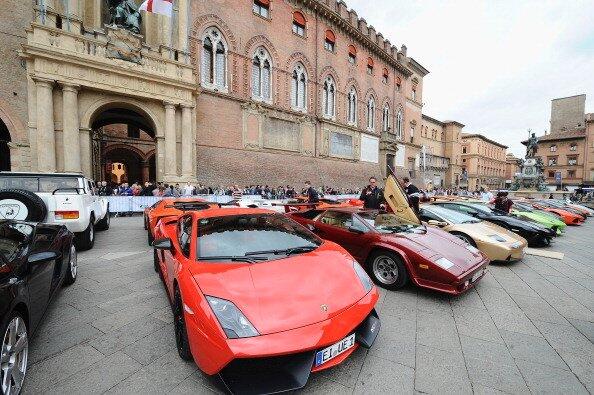 &#91;KEREN&#93; Peringatan 50tahun Lamborghini, 300 Mobil Lamborghini Kumpul Bareng