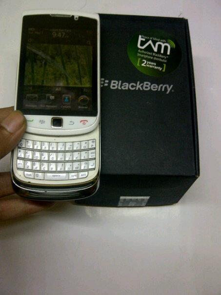 Blackberry 9800 Torch1 white exs grsTam normal istemawa