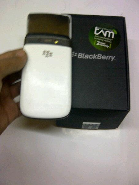 Blackberry 9800 Torch1 white exs grsTam normal istemawa