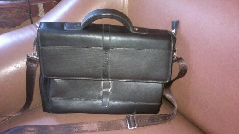 Tas kerja laki-laki Salvatore Ferragamo