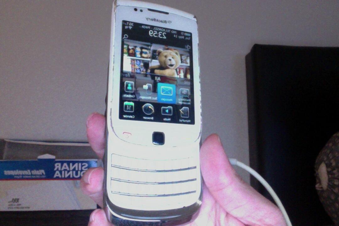 Dijual Bekas BB Torch blackberry 9800 white