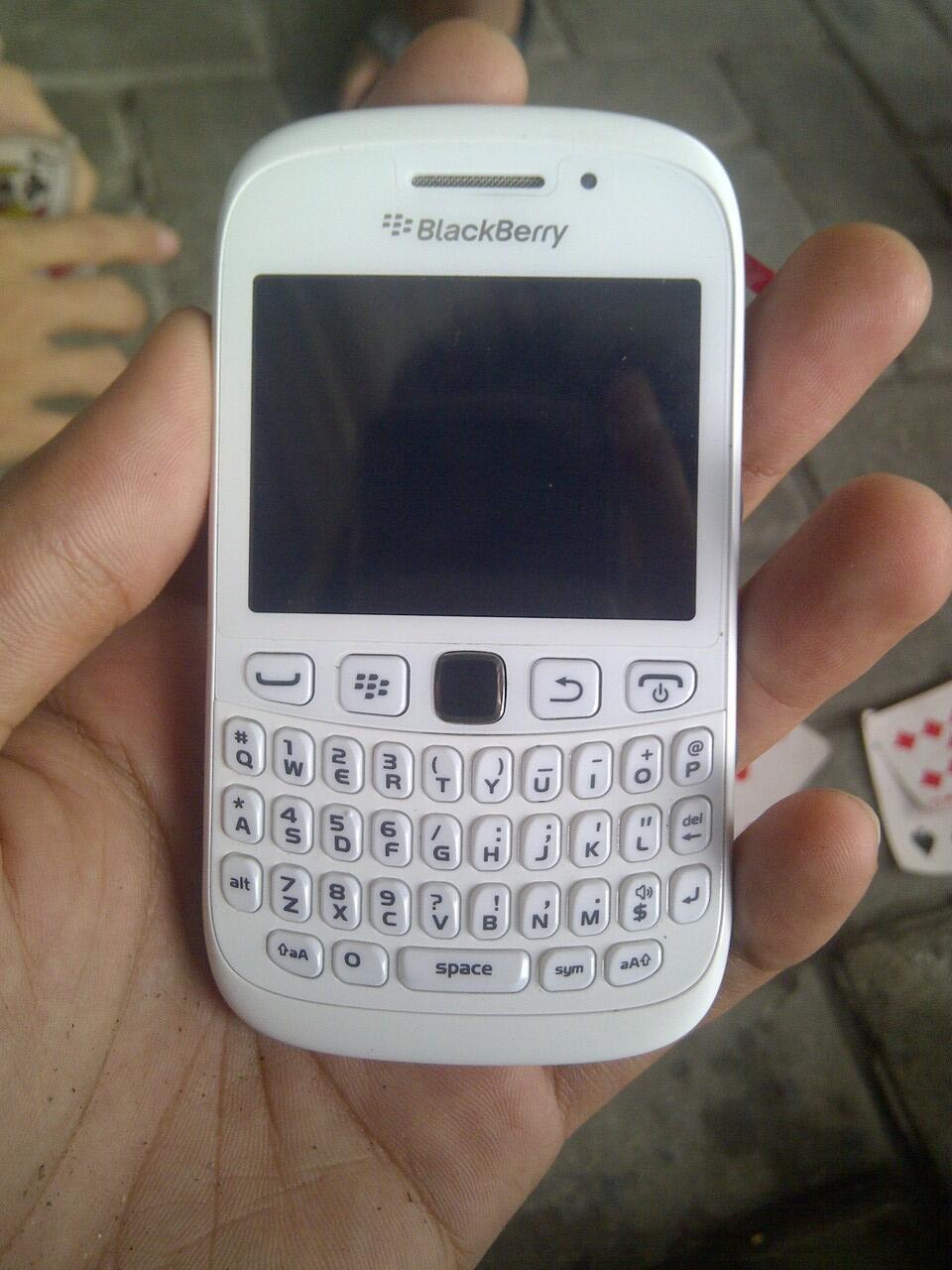 WTS Blackberry 9320 a.k.a Amstrong like BNIB baru 1 minggu!!