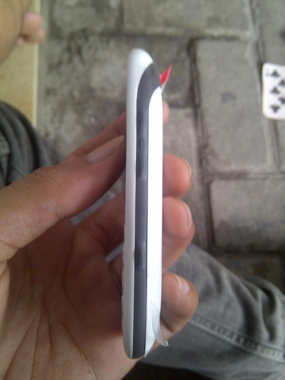WTS Blackberry 9320 a.k.a Amstrong like BNIB baru 1 minggu!!