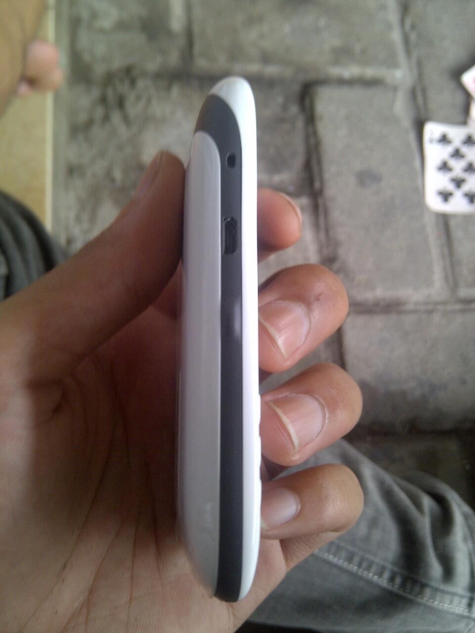 WTS Blackberry 9320 a.k.a Amstrong like BNIB baru 1 minggu!!