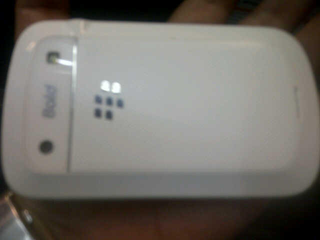 BLACKBERRY DAKOTA 9900 WHITE BANDUNG