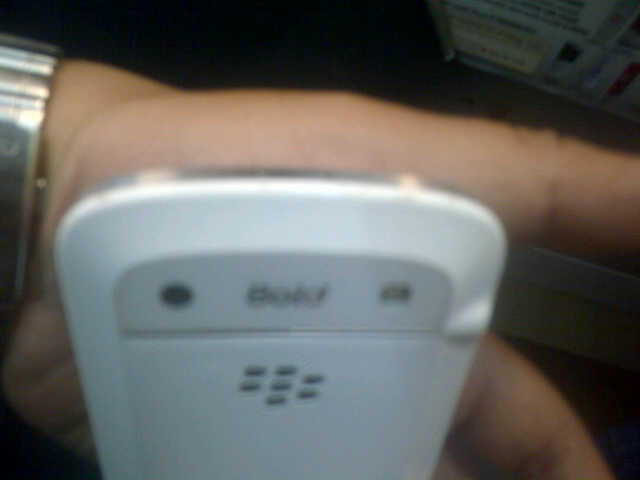 BLACKBERRY DAKOTA 9900 WHITE BANDUNG