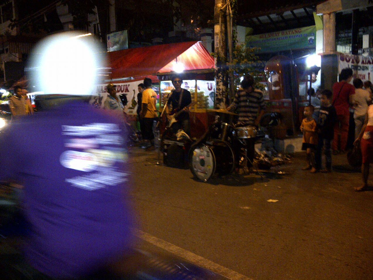 Konser Pop/Rock di Jalan Kramat Sentiong