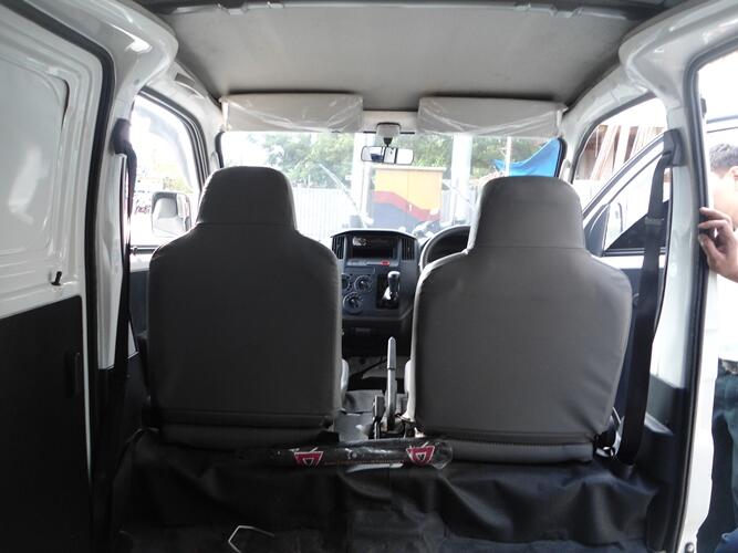 Cari DAIHATSU GRAN MAX BLIND VAN BV PUTIH 2011 