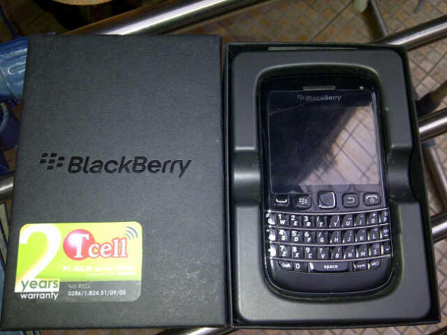 Jual Cepat - Blackberry Bellagio 9790 msh mulus
