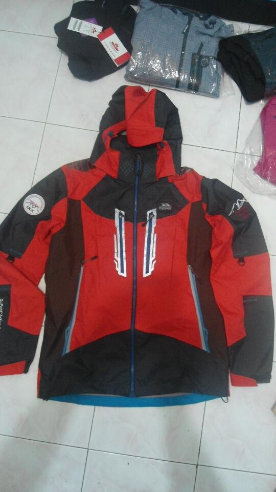 Terjual jaket dan celana gunung / outdoor ori (Iguana 