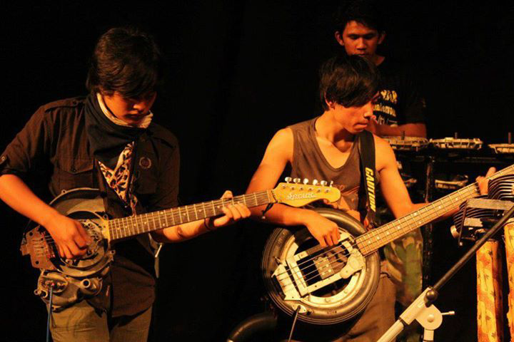 Alat Musik dari Rongsokan Vespa,