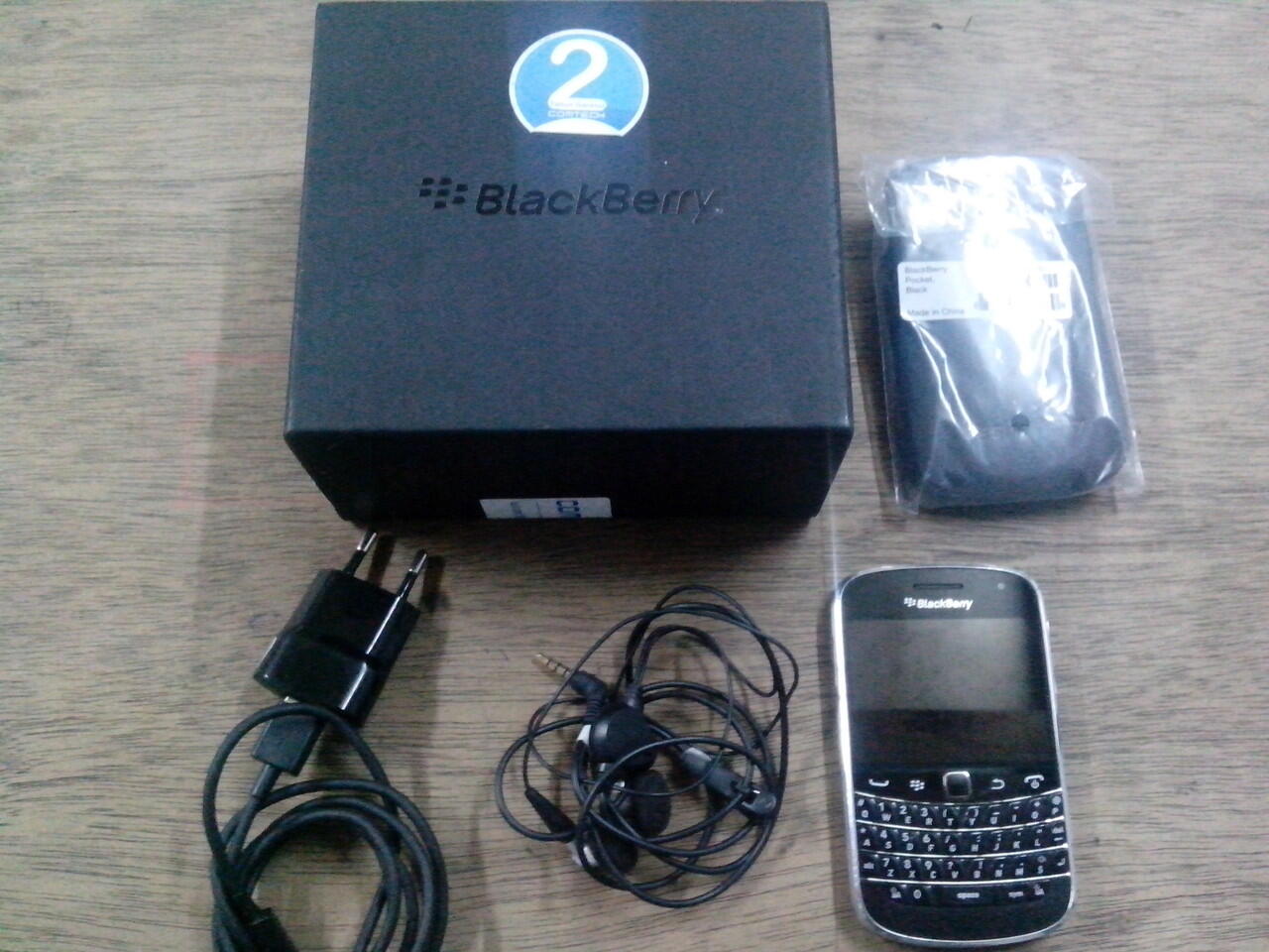 Blackberry Bold 9900 Dakota COD Bandung.