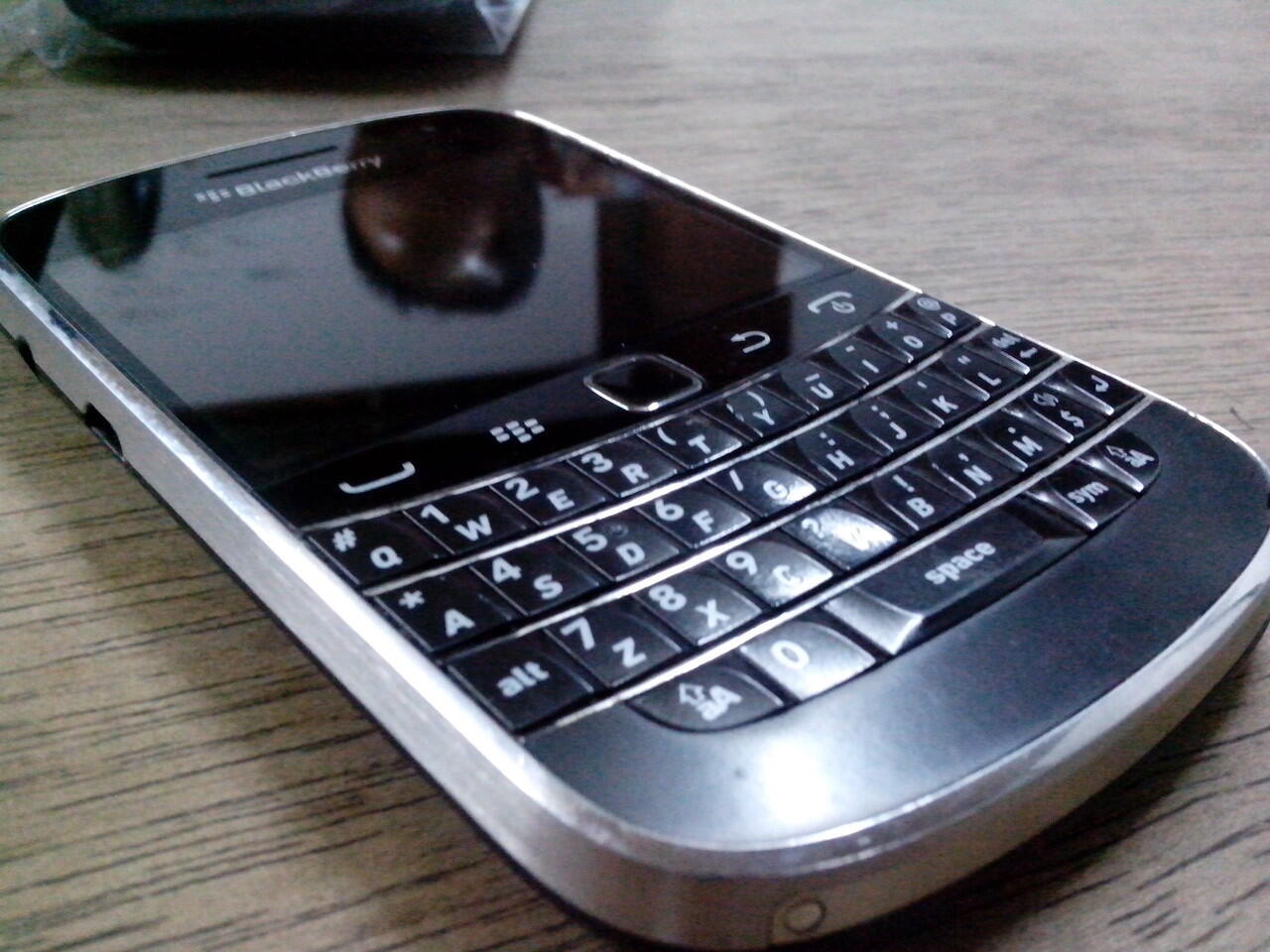 Blackberry Bold 9900 Dakota COD Bandung.