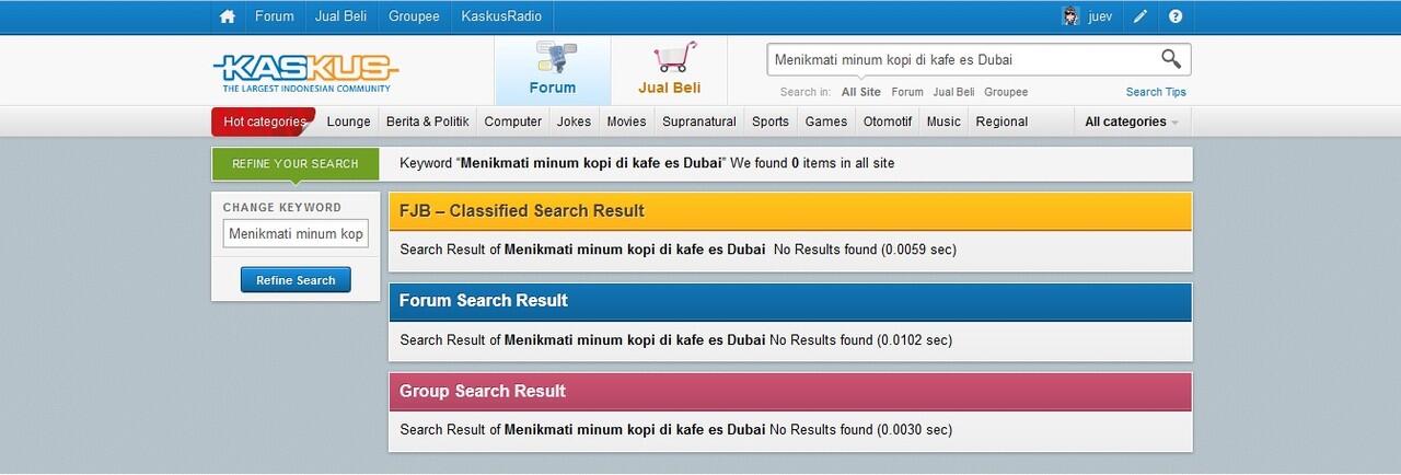 Menikmati minum kopi di kafe es Dubai