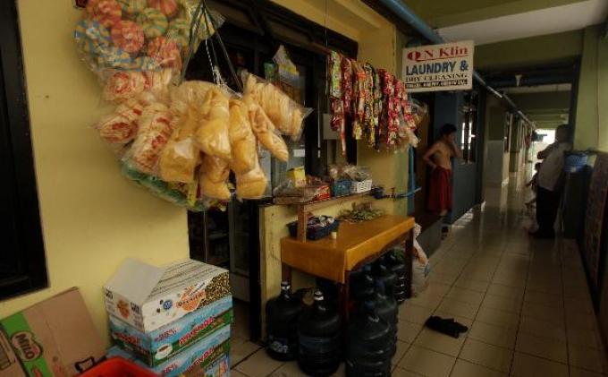 Suasana Rumah Susun : Ada yang Jualan Sembako Hingga Jasa Binatu