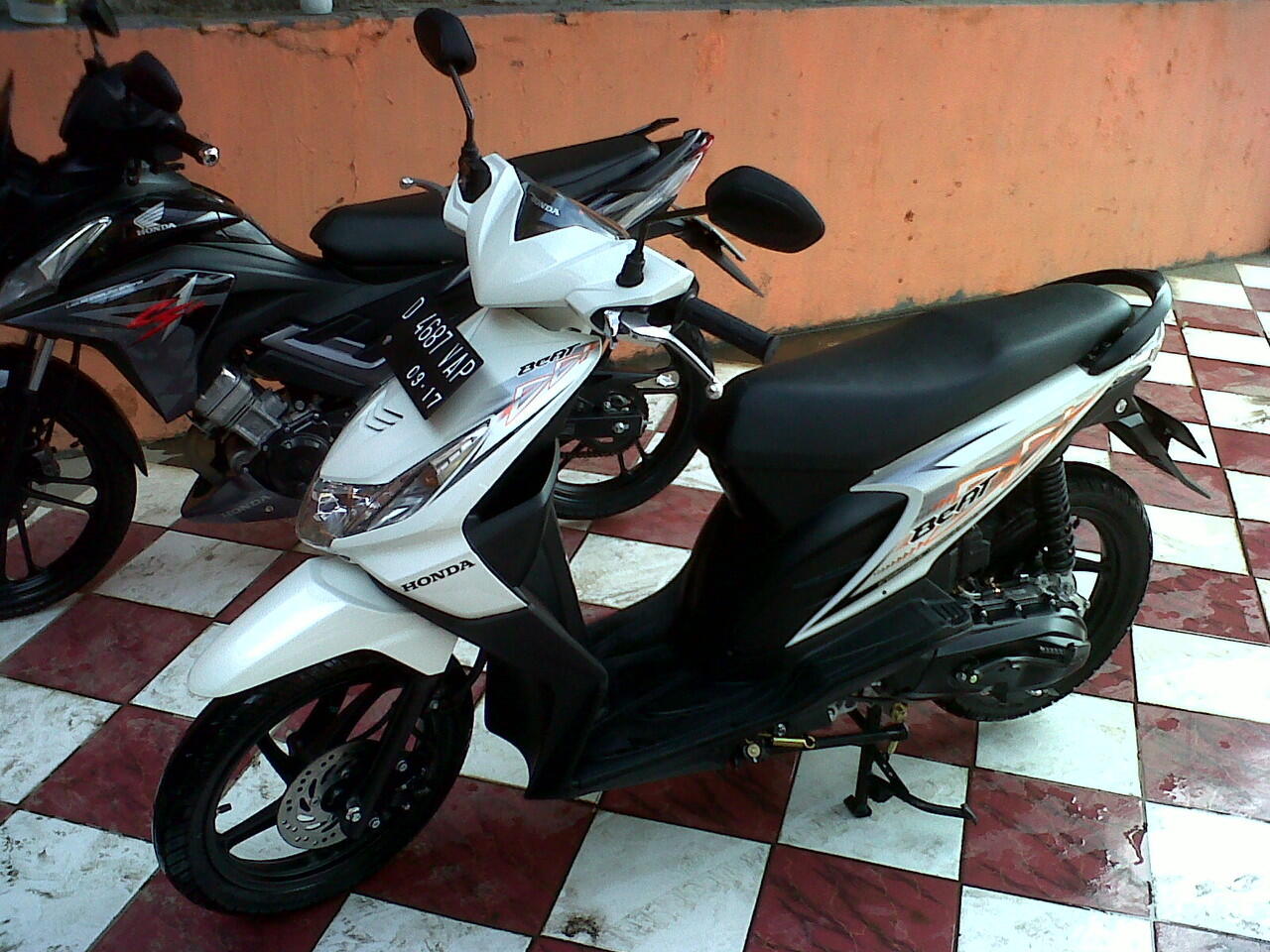 motor kesayangan dibobol maling
