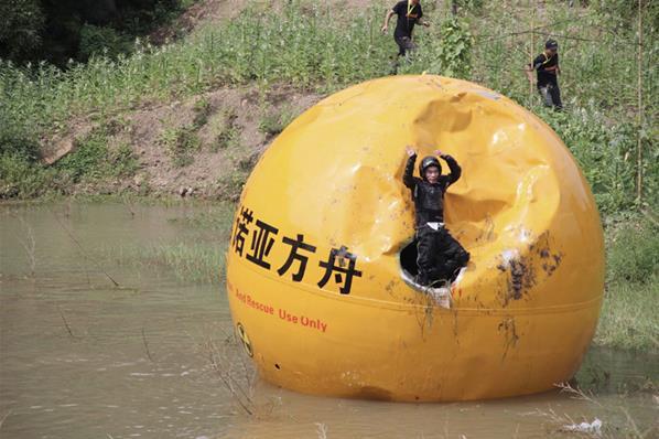 Karya yang luar biasa dari desa di Cina !!