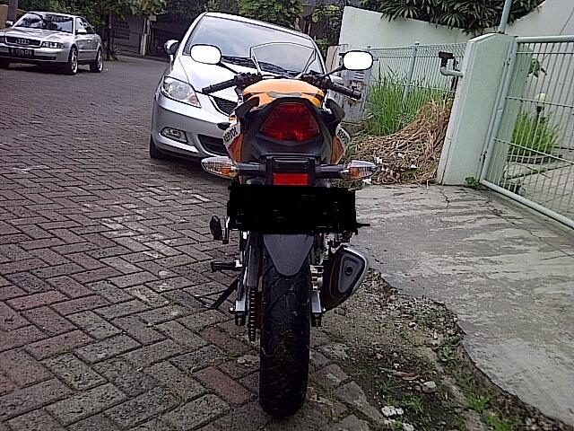 Cari WTS : Honda CBR 150 R ( Repsol ), th 2013, KM rendah 