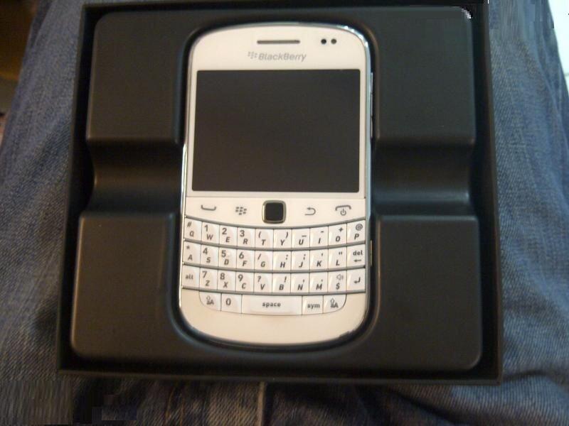 BLACKBERRY BOLD Touch 9900 Dakota White