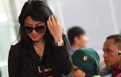 &#91;Sapi News&#93; Vitalia Sesha Tampil Seksi dengan Rok Mini di Gedung KPK