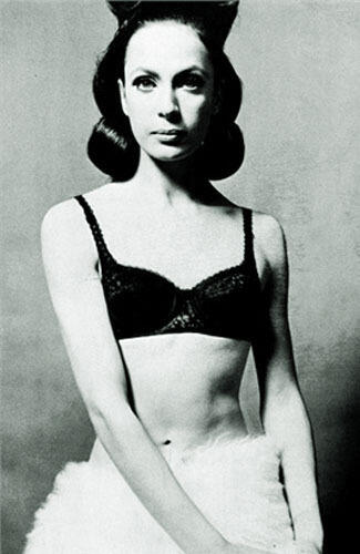 Sejarah Bra, Bermula dari Korset Kini Bra Makin Canggih Bisa Cegah Keriput