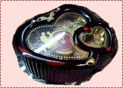 lOVE Music Box, Kotak musik