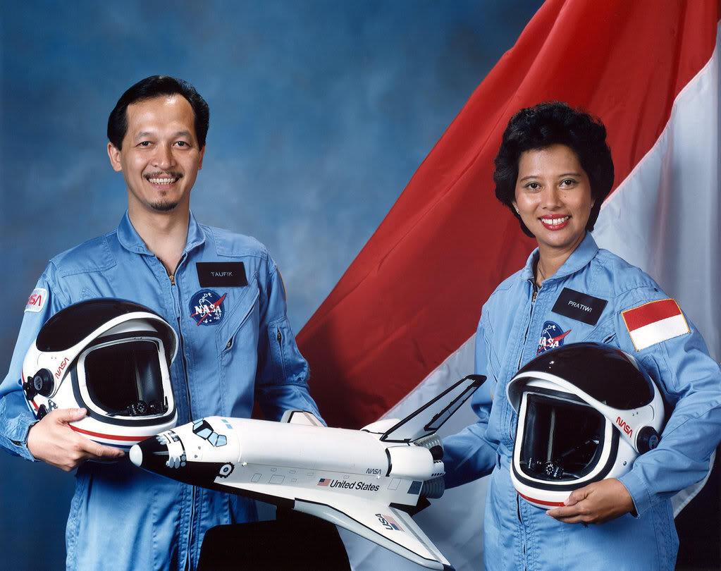 Indonesia pernah punya 2 Astronot (yang belum tau Wajib masuk)