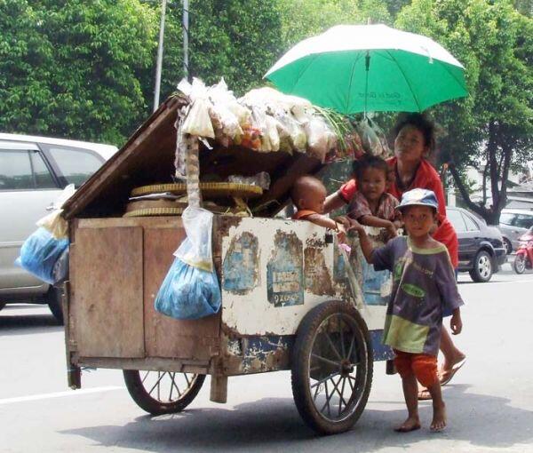 Kesal Sama Orang Tua? Lihat Ini Dulu