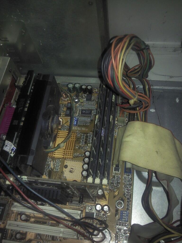 cpu P3-600E dan Cpu intel atom generasi pertama - Solo