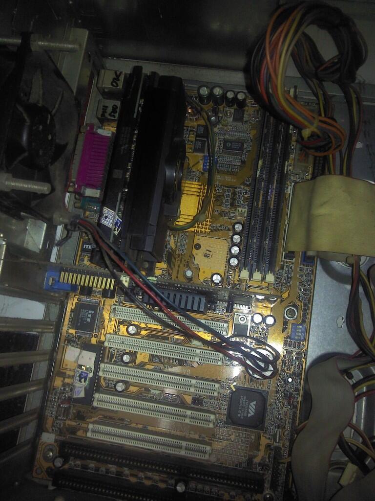 cpu P3-600E dan Cpu intel atom generasi pertama - Solo