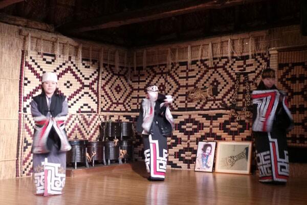 Suku Ainu Penduduk Hokkaido