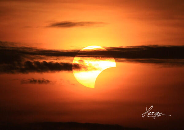 Foto Menakjubkan Gerhana Matahari Cincin Saat Matahari Terbit
