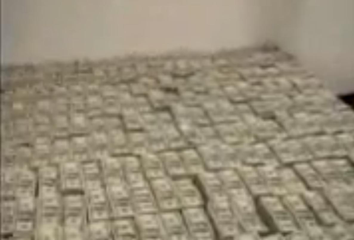 Pernah liat uang 207 juta dollar ? 