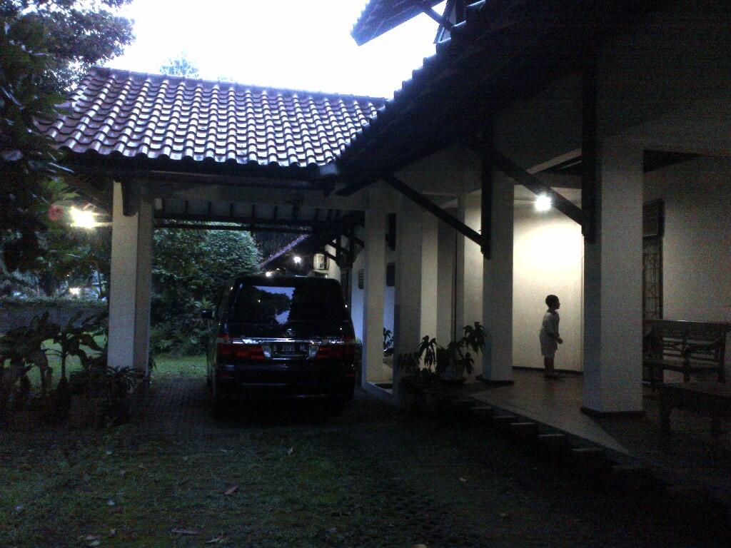DI JUAL RUMAH + TANAH DI CIGANJUR PINGGIR JALAN JAK SEL 4000 METER