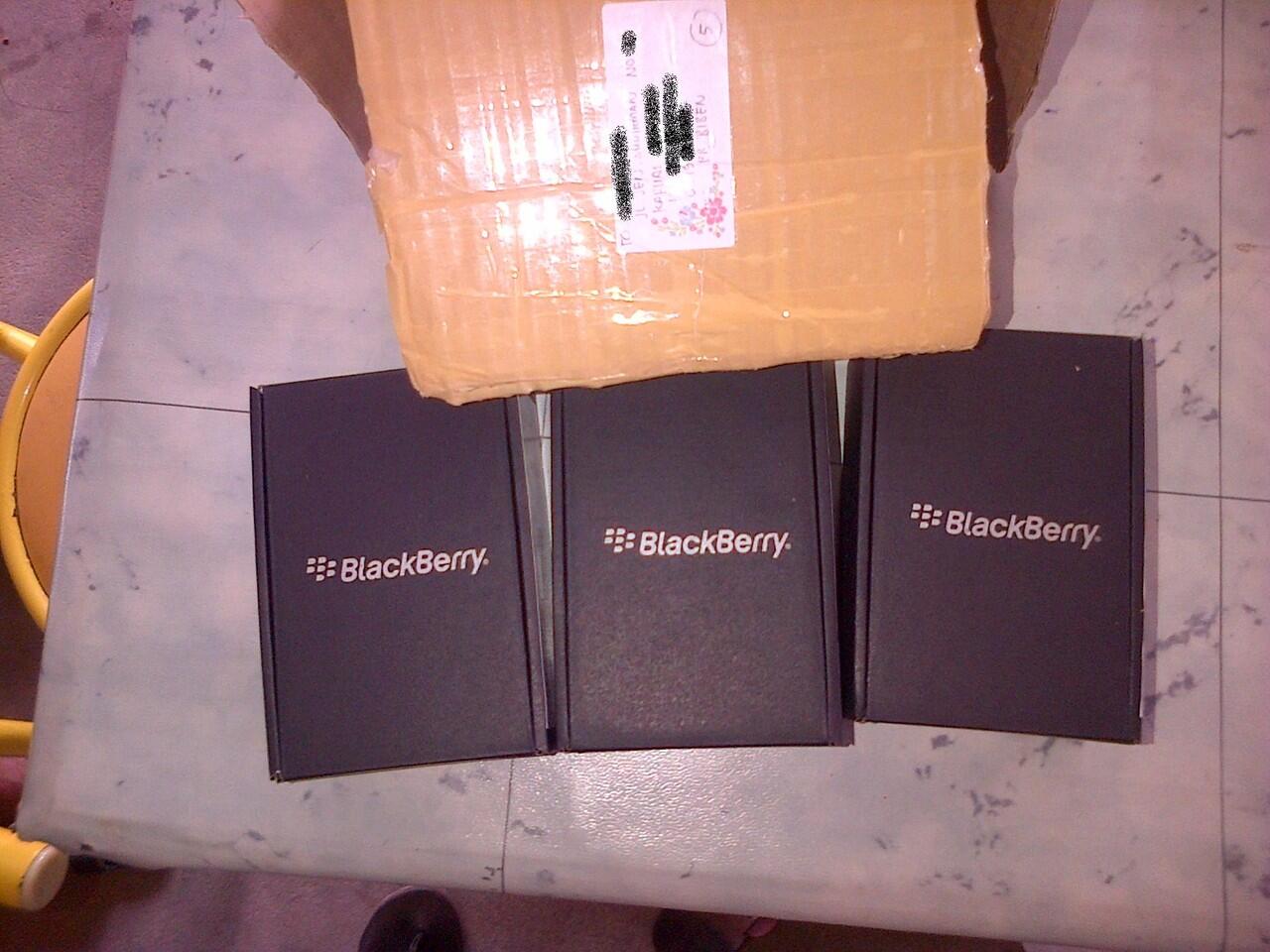 BNIB IPHONE 4 16GB CDMA BLACK DAN WHITE GARANSI RESMI SMART 1THN
