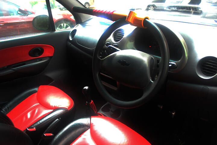 JUAL: CHEVROLET SPARK, HITAM, TAHUN 2004