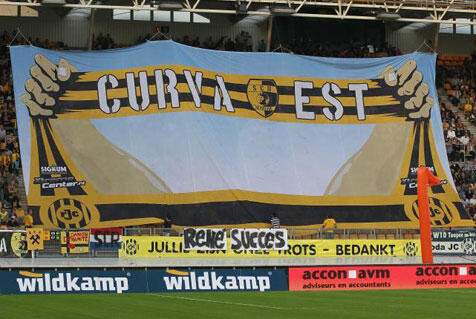 Atraksi Banner Raksasa Fans di Stadion &#91;Fans Bola Masup&#93;