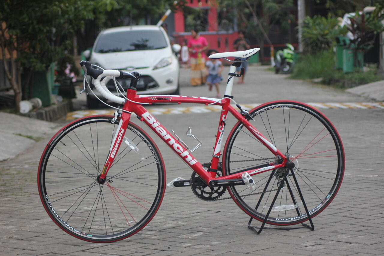 bianchi red bike