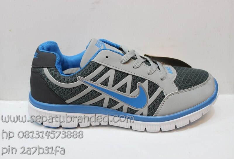 sepatu vans,asics tiger,nike,macbeth,converse,zara,toms,crocs,puma,reebok,adidas