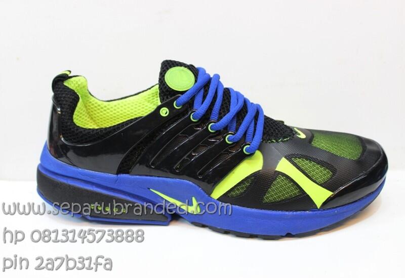 sepatu vans,asics tiger,nike,macbeth,converse,zara,toms,crocs,puma,reebok,adidas