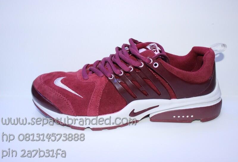 sepatu vans,asics tiger,nike,macbeth,converse,zara,toms,crocs,puma,reebok,adidas