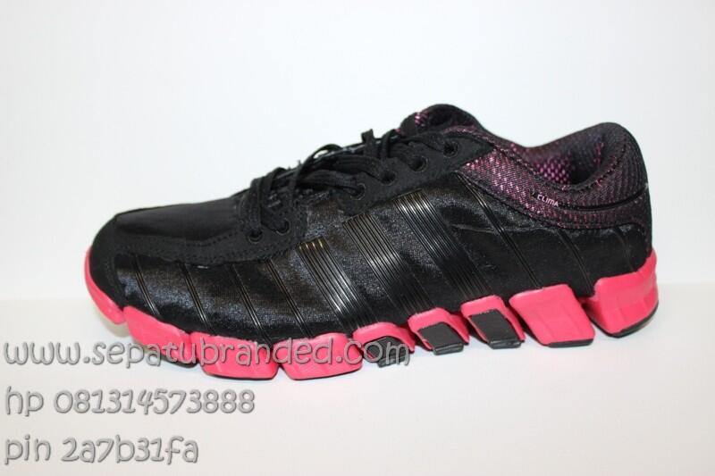 sepatu vans,asics tiger,nike,macbeth,converse,zara,toms,crocs,puma,reebok,adidas