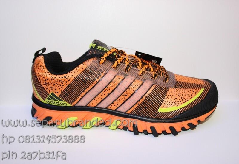 sepatu vans,asics tiger,nike,macbeth,converse,zara,toms,crocs,puma,reebok,adidas