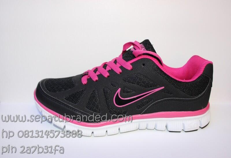 sepatu vans,asics tiger,nike,macbeth,converse,zara,toms,crocs,puma,reebok,adidas