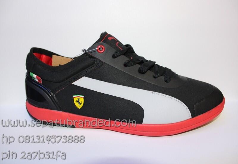sepatu vans,asics tiger,nike,macbeth,converse,zara,toms,crocs,puma,reebok,adidas