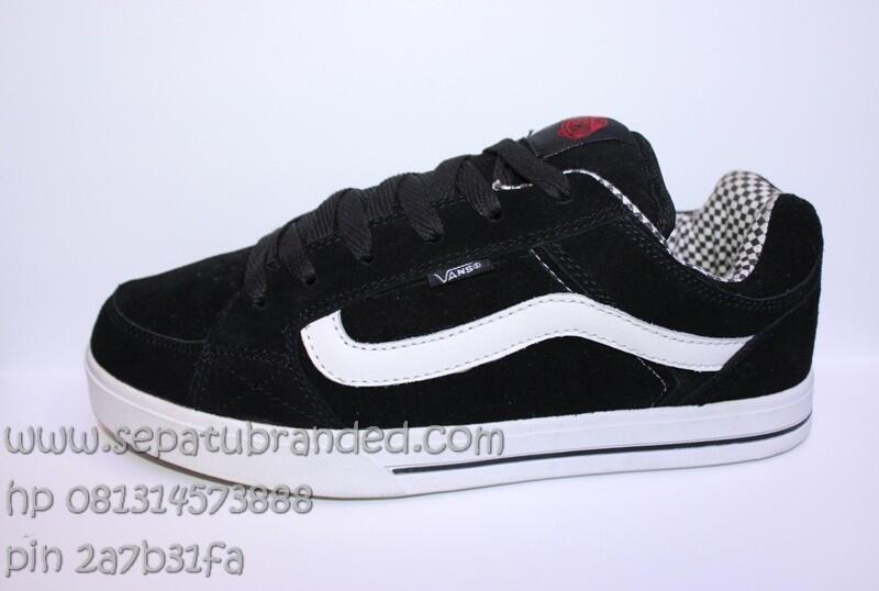 sepatu vans,asics tiger,nike,macbeth,converse,zara,toms,crocs,puma,reebok,adidas
