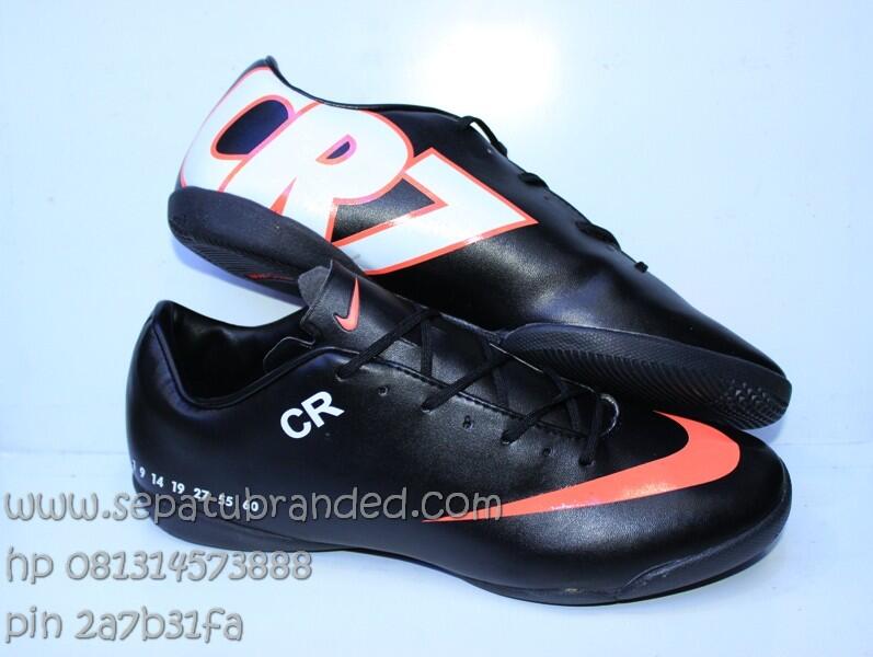 sepatu vans,asics tiger,nike,macbeth,converse,zara,toms,crocs,puma,reebok,adidas