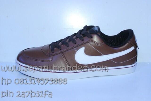 sepatu vans,asics tiger,nike,macbeth,converse,zara,toms,crocs,puma,reebok,adidas