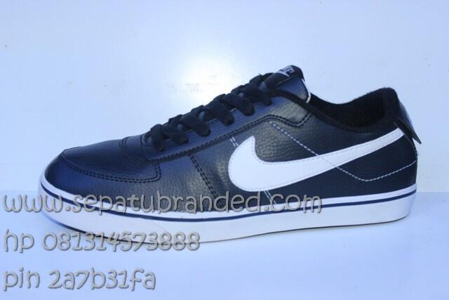 sepatu vans,asics tiger,nike,macbeth,converse,zara,toms,crocs,puma,reebok,adidas