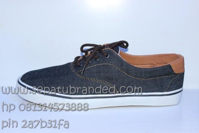 sepatu vans,asics tiger,nike,macbeth,converse,zara,toms,crocs,puma,reebok,adidas